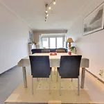 In With Sea View Apartman